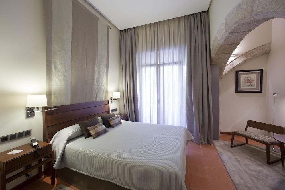 Parador De Caces Екстериор снимка