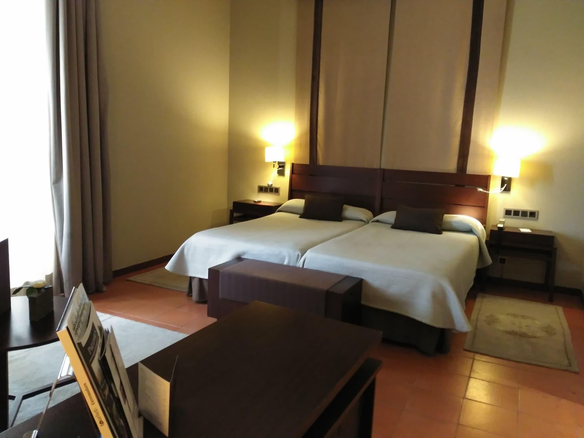 Parador De Caces Екстериор снимка