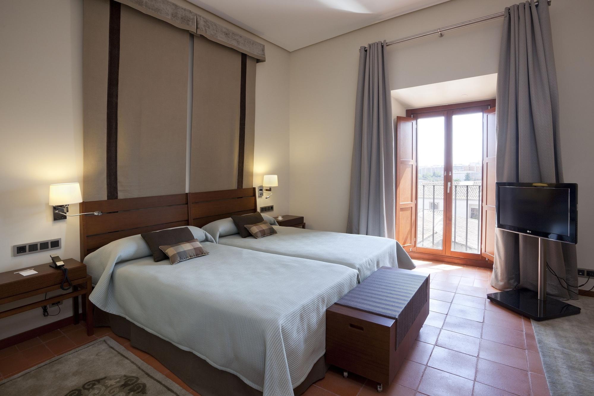 Parador De Caces Екстериор снимка