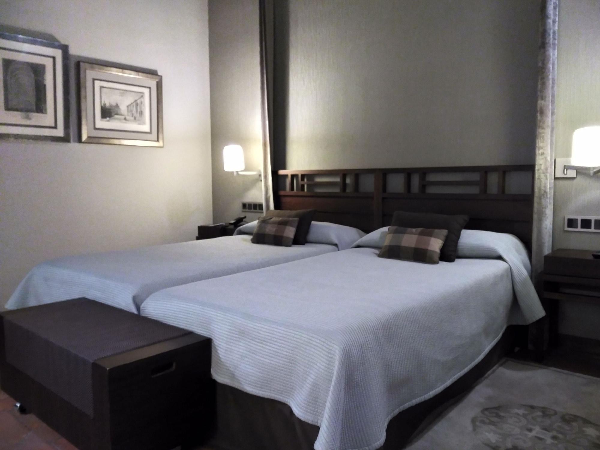 Parador De Caces Екстериор снимка