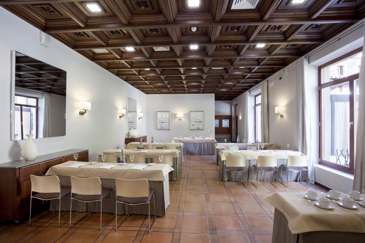 Parador De Caces Екстериор снимка