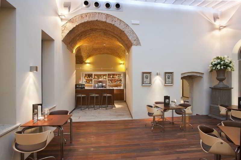 Parador De Caces Екстериор снимка