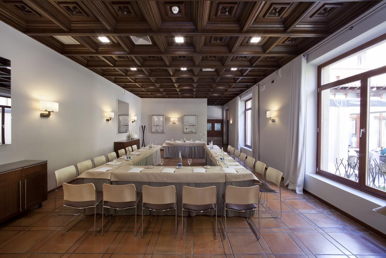 Parador De Caces Екстериор снимка
