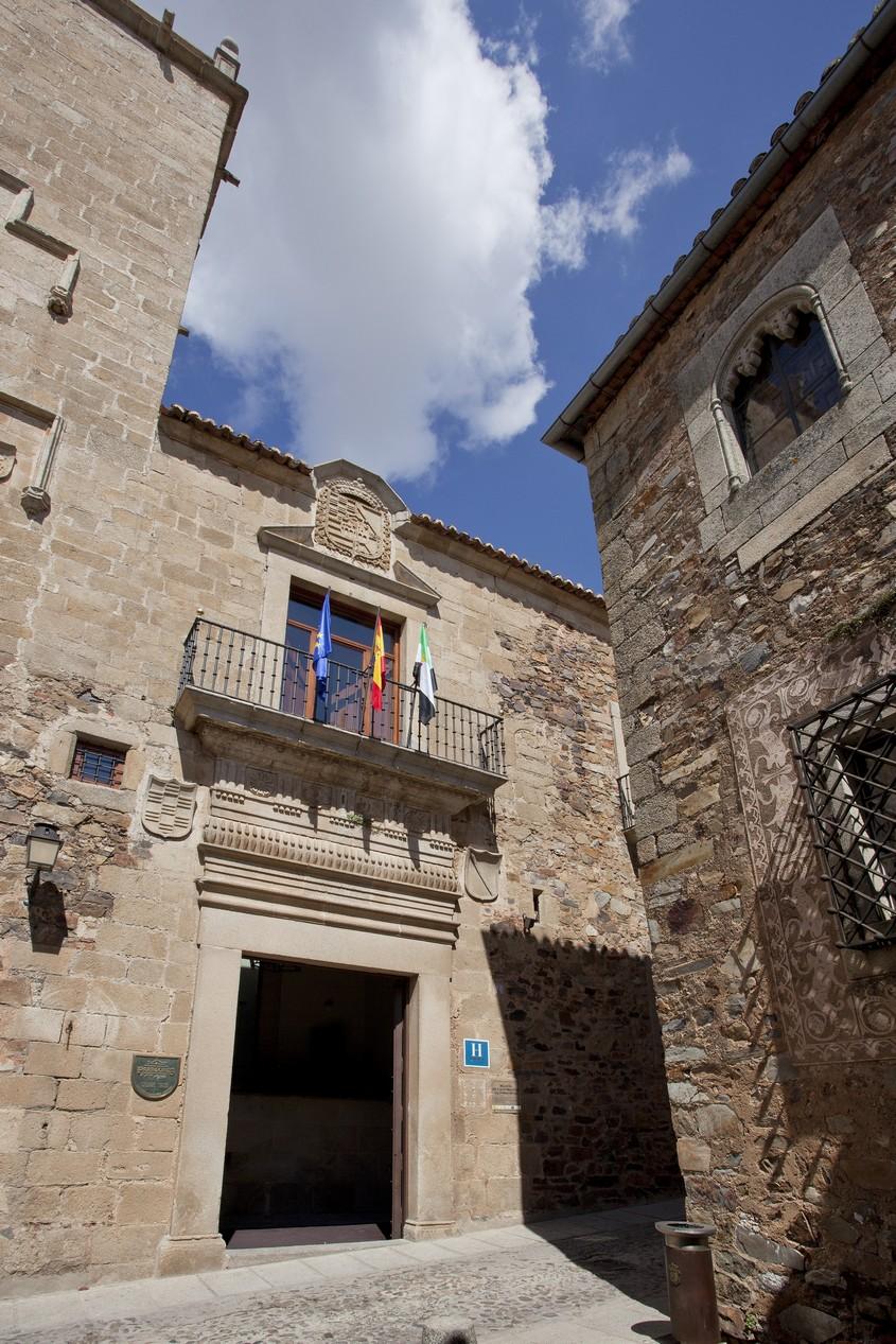 Parador De Caces Екстериор снимка