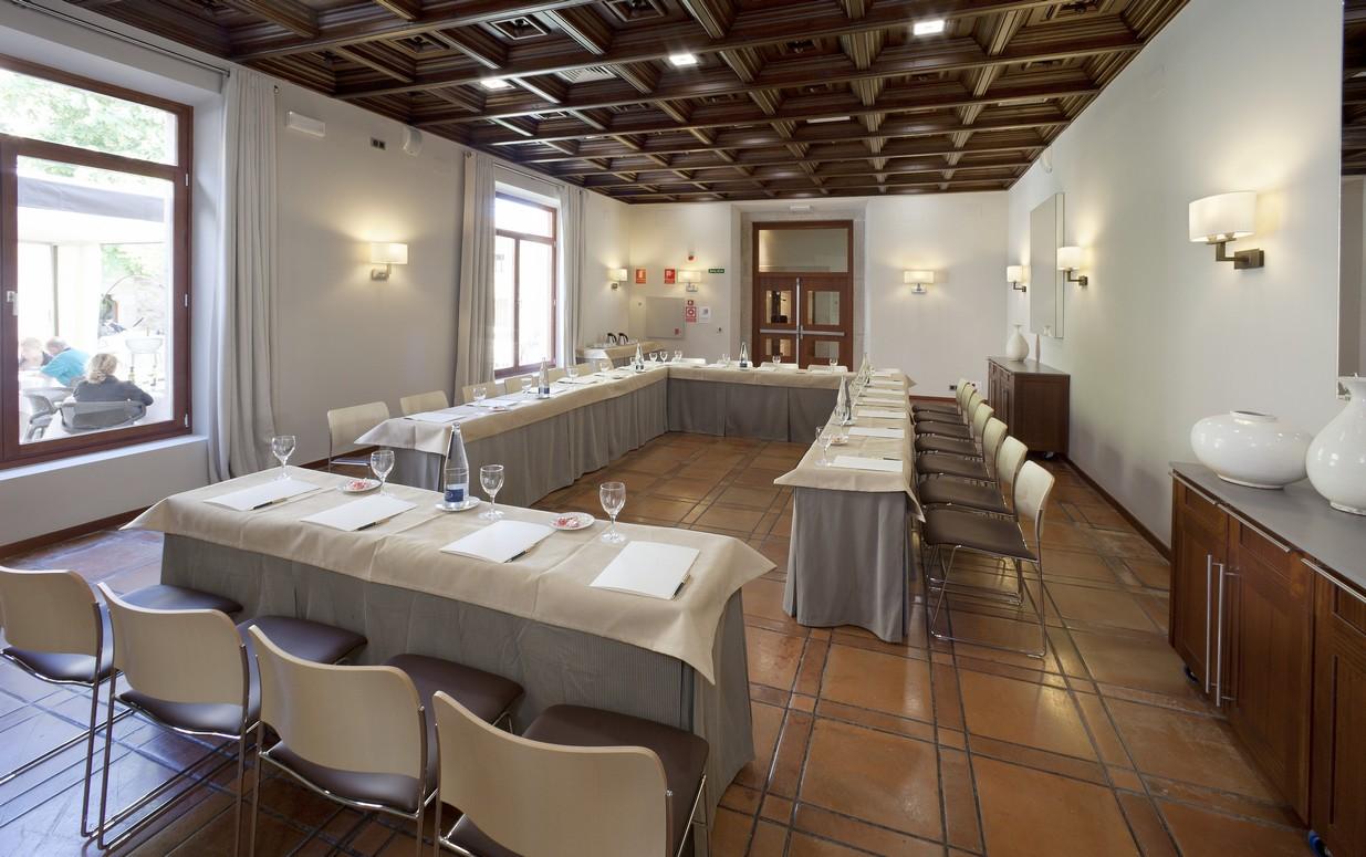 Parador De Caces Екстериор снимка