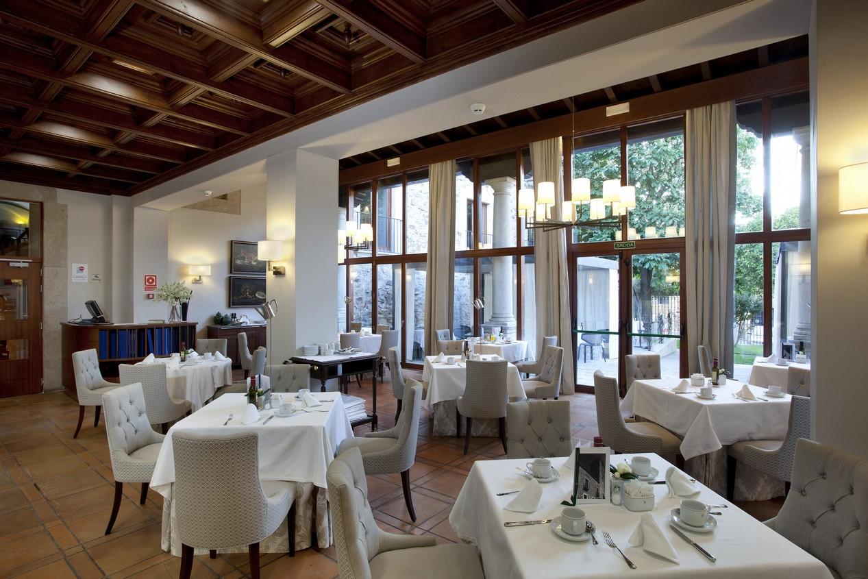 Parador De Caces Екстериор снимка