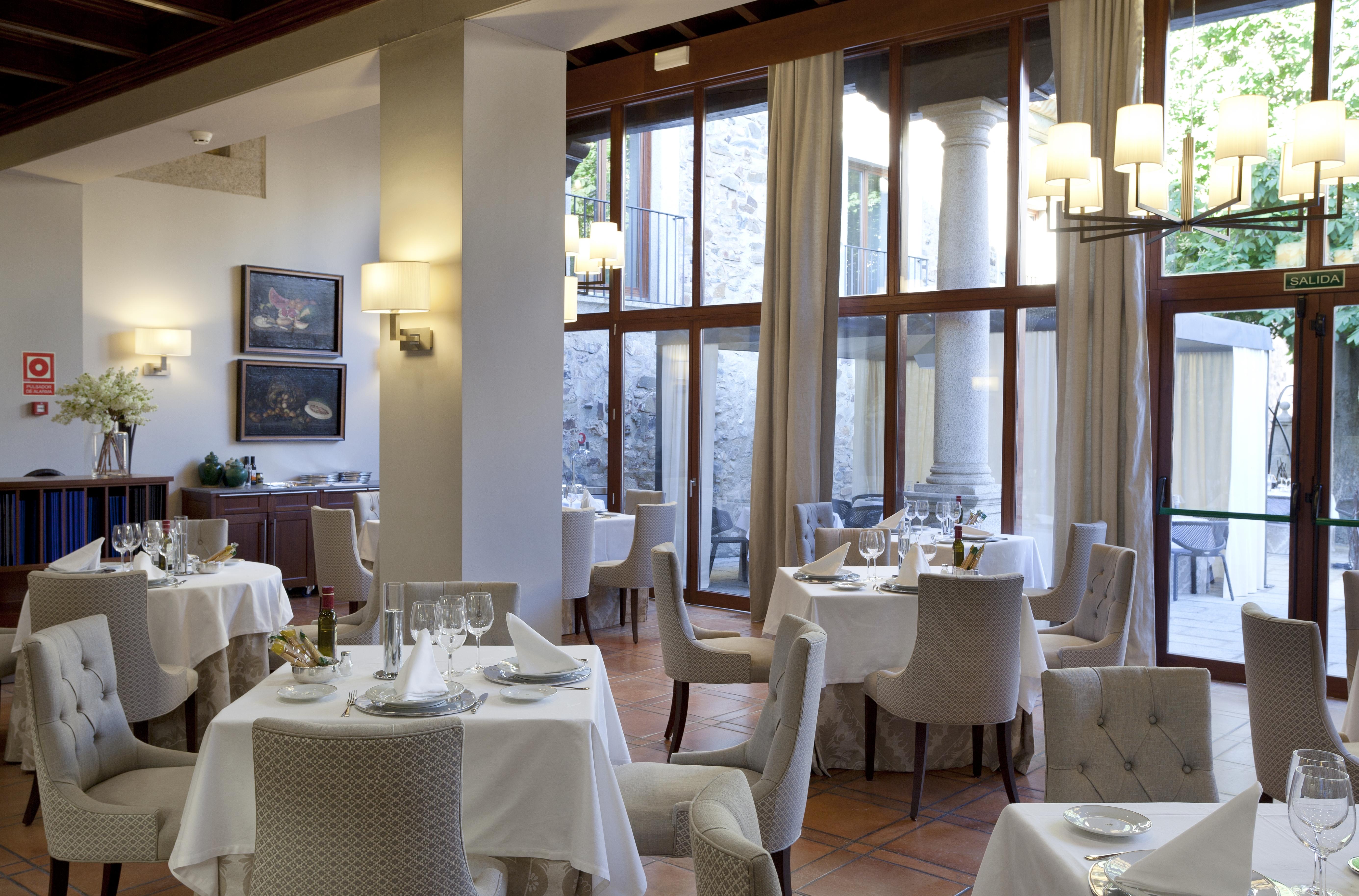 Parador De Caces Екстериор снимка