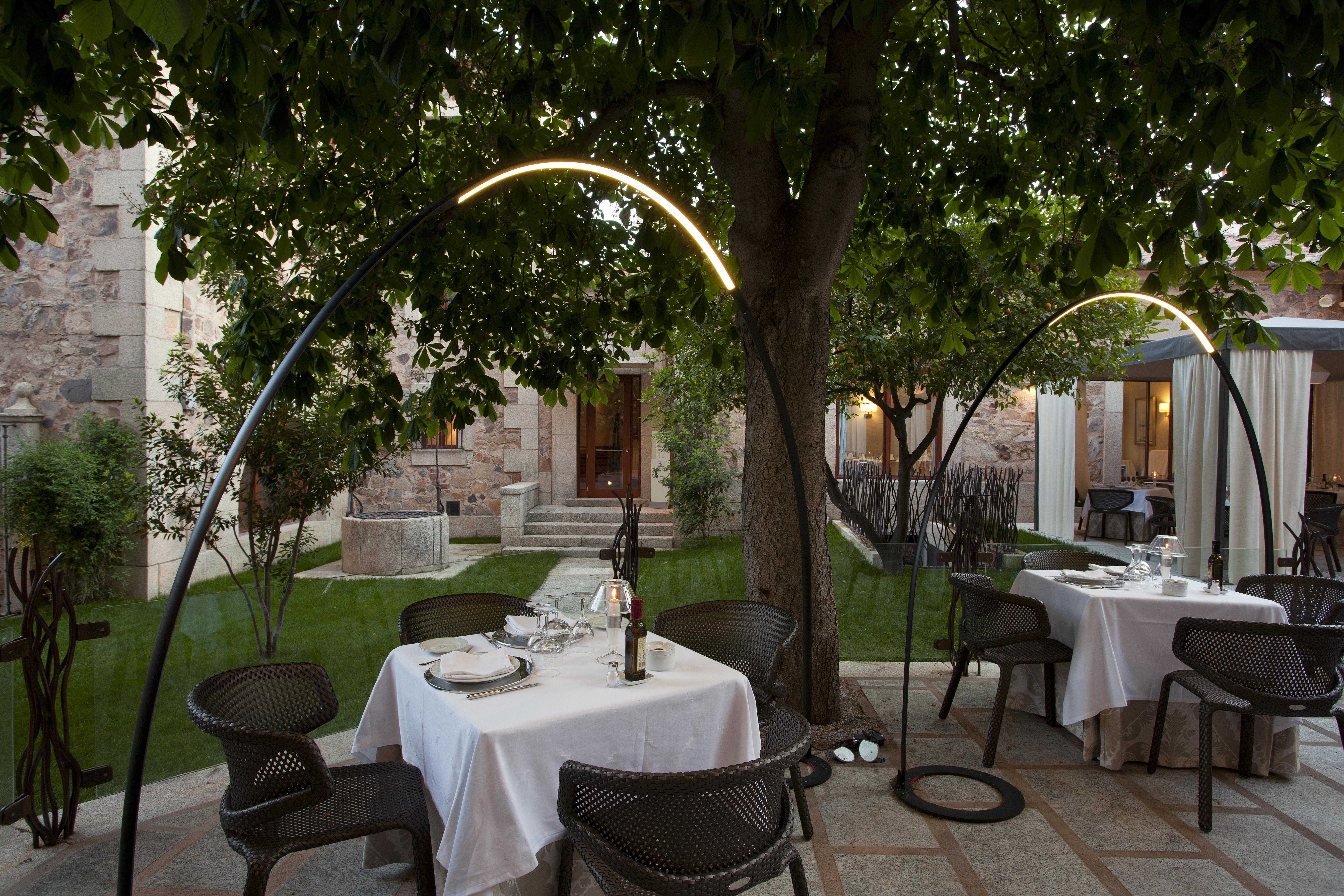 Parador De Caces Екстериор снимка