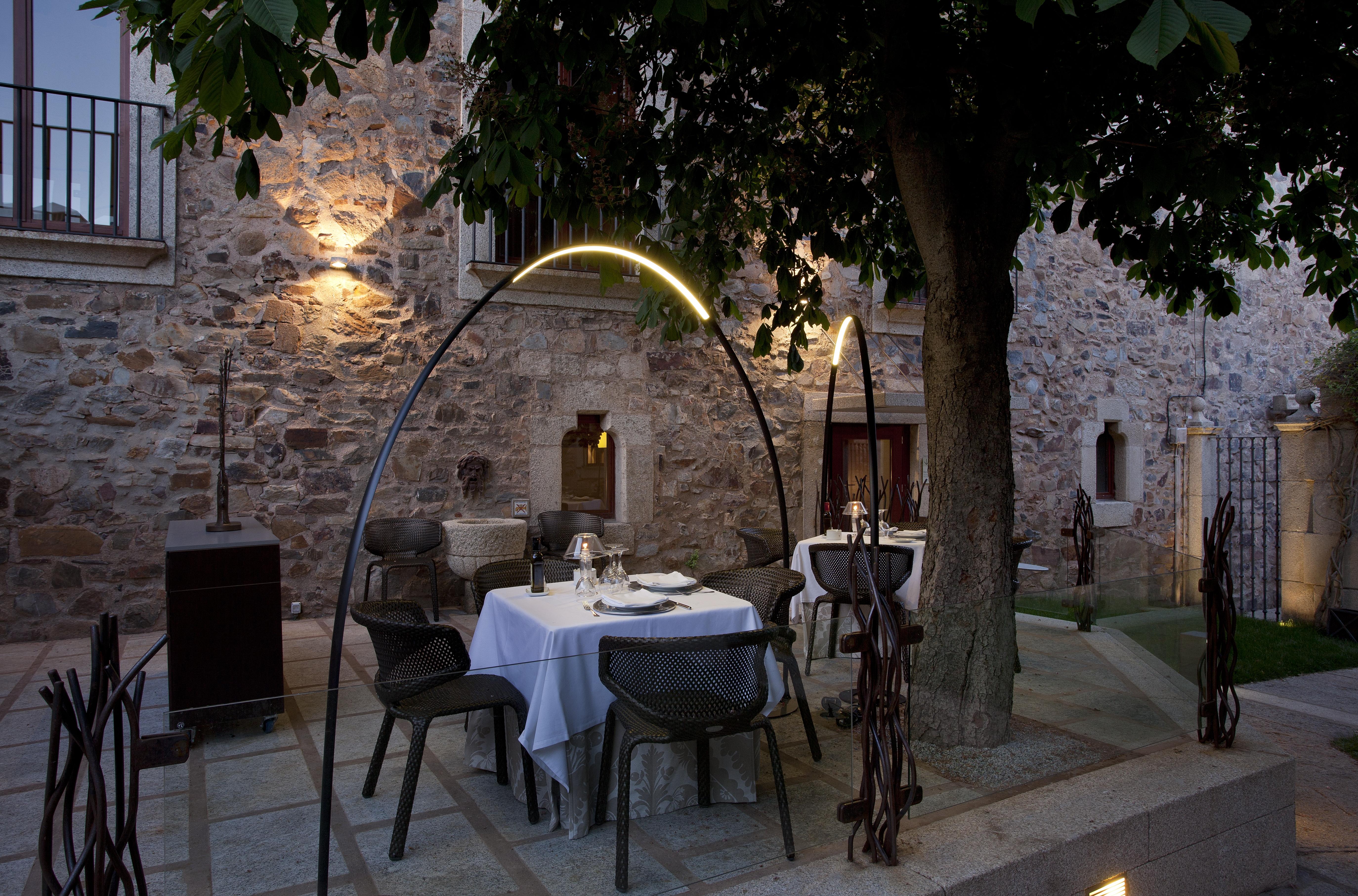 Parador De Caces Екстериор снимка