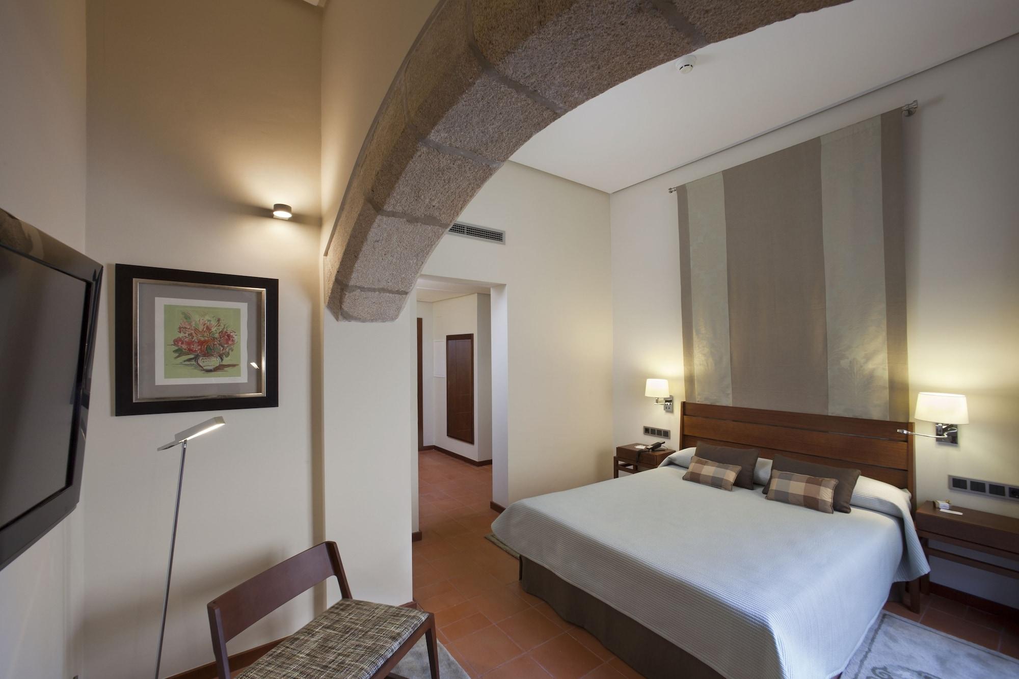 Parador De Caces Екстериор снимка