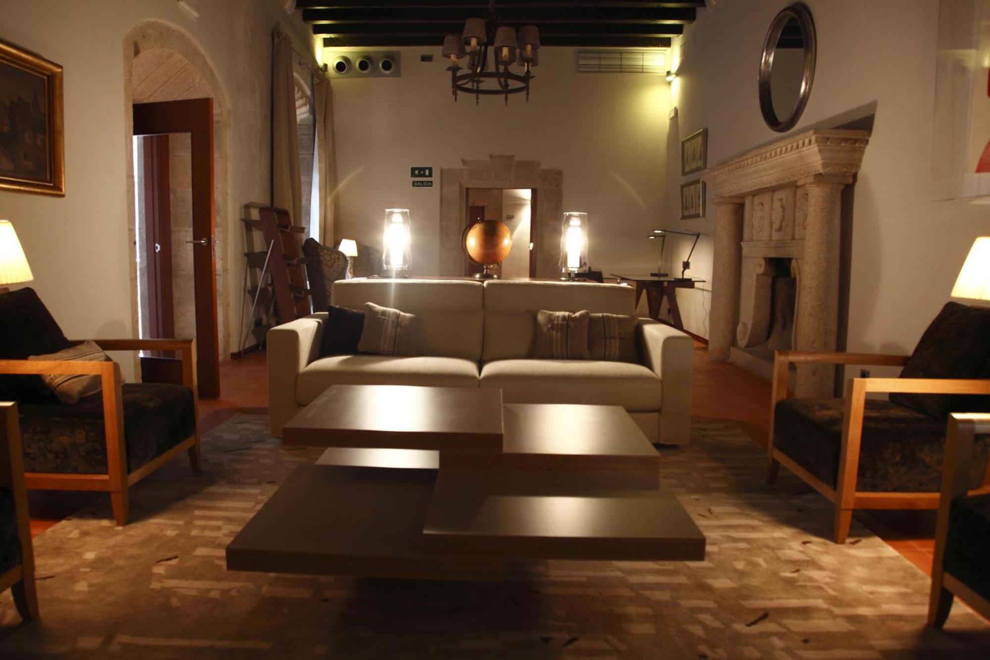 Parador De Caces Екстериор снимка