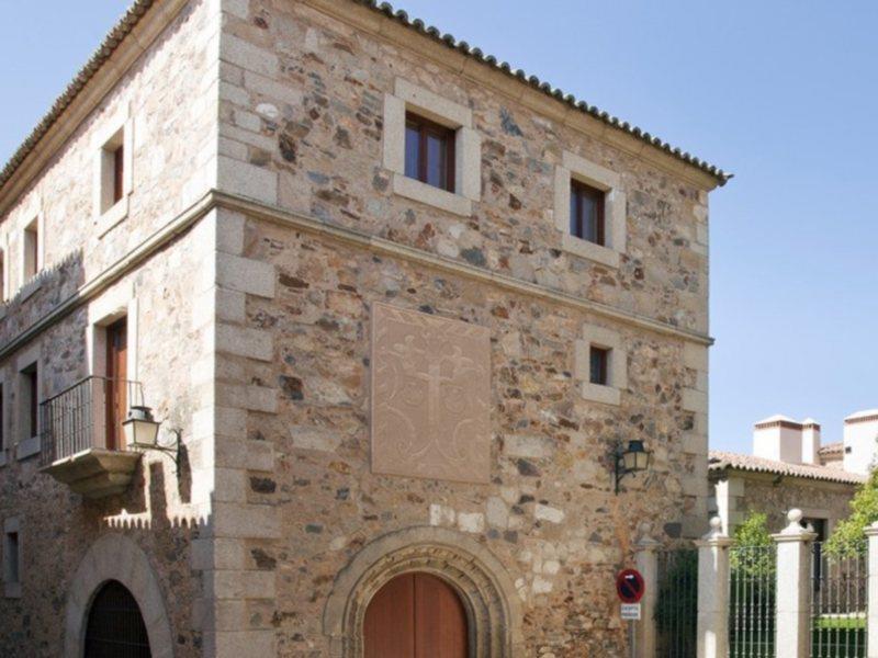 Parador De Caces Екстериор снимка