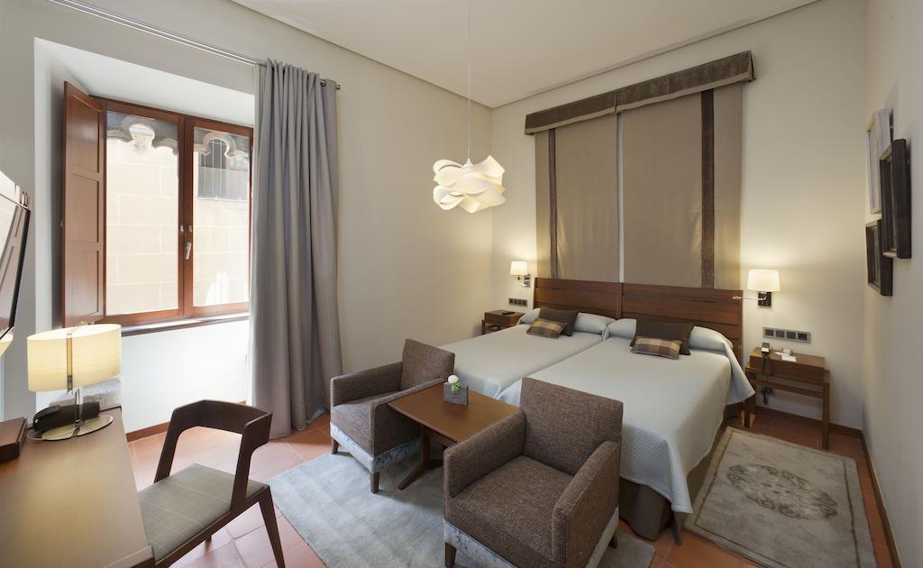 Parador De Caces Екстериор снимка
