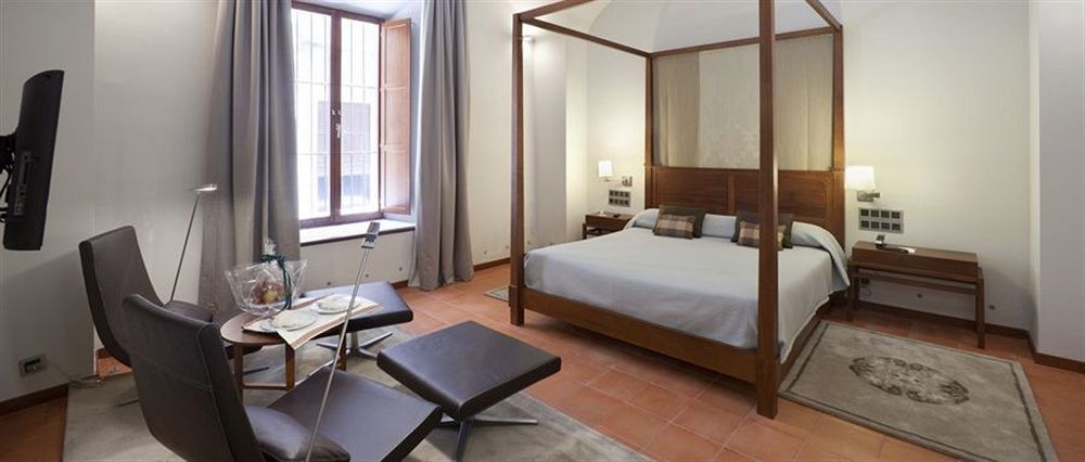 Parador De Caces Екстериор снимка