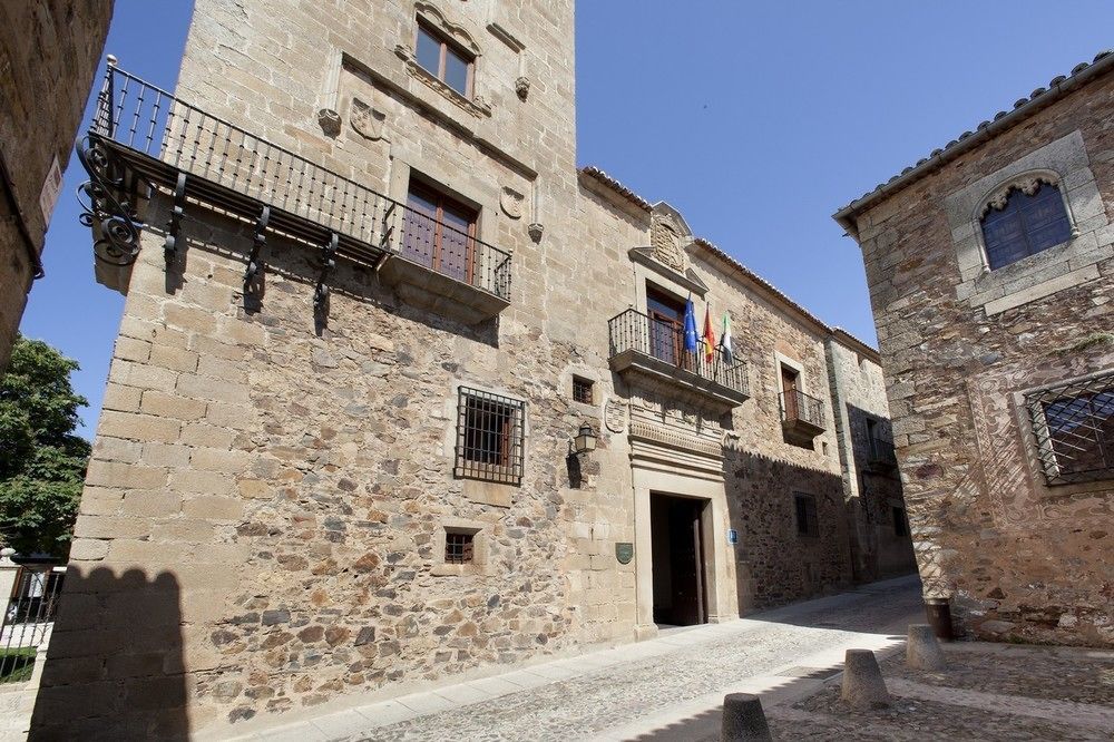 Parador De Caces Екстериор снимка