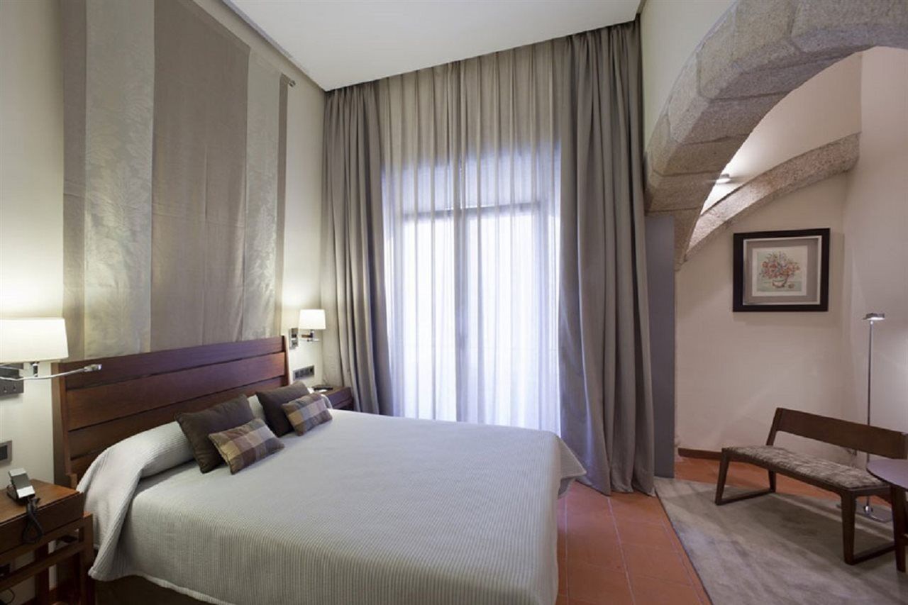 Parador De Caces Екстериор снимка